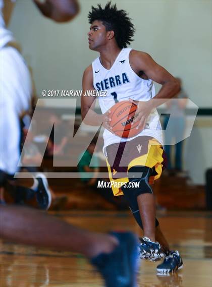 Thumbnail 2 in  East vs West (San Fernando Valley All-Star Game) photogallery.