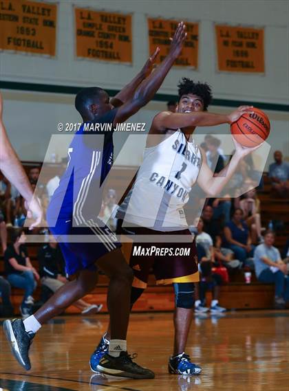 Thumbnail 3 in  East vs West (San Fernando Valley All-Star Game) photogallery.