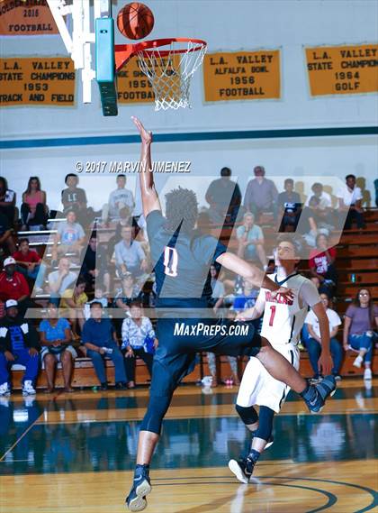 Thumbnail 3 in  East vs West (San Fernando Valley All-Star Game) photogallery.