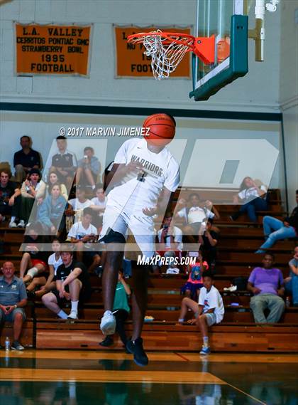 Thumbnail 1 in  East vs West (San Fernando Valley All-Star Game) photogallery.