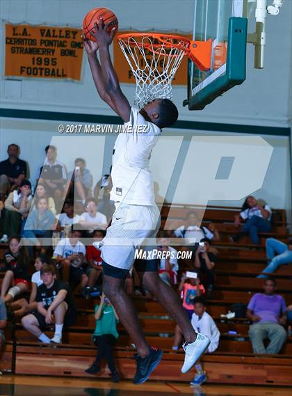 Thumbnail 3 in  East vs West (San Fernando Valley All-Star Game) photogallery.