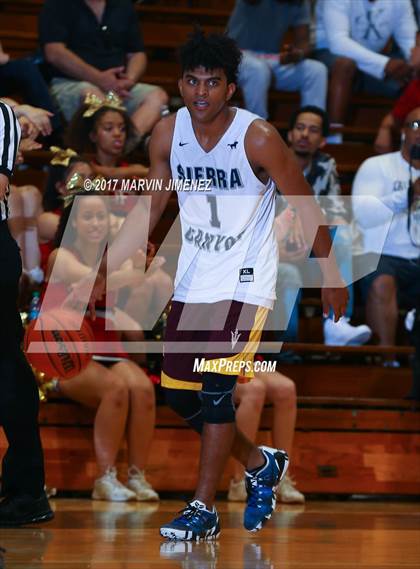 Thumbnail 1 in  East vs West (San Fernando Valley All-Star Game) photogallery.