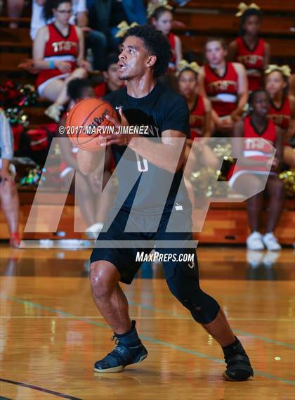 Thumbnail 3 in  East vs West (San Fernando Valley All-Star Game) photogallery.