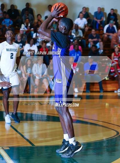 Thumbnail 2 in  East vs West (San Fernando Valley All-Star Game) photogallery.