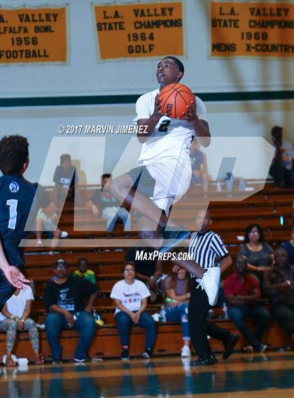 Thumbnail 3 in  East vs West (San Fernando Valley All-Star Game) photogallery.