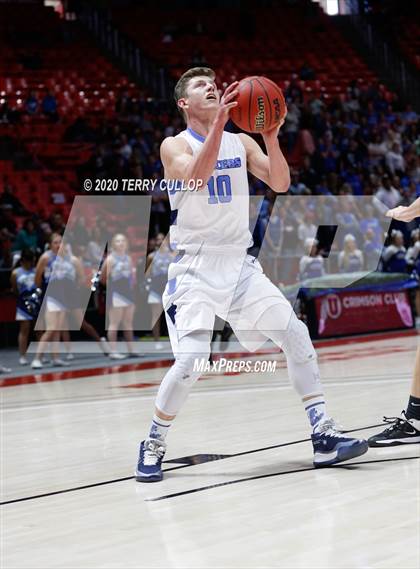 Thumbnail 2 in Pleasant Grove vs. Layton (UHSAA 6A Quarterfinal) photogallery.