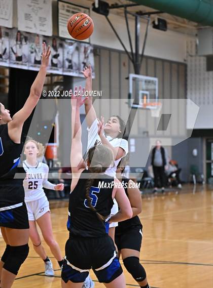 Thumbnail 2 in Davenport Vs Yoakum (Marion Basketball Tournament) photogallery.