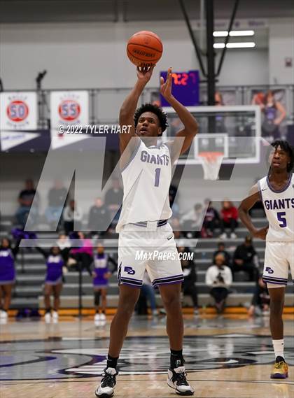 Thumbnail 1 in Kokomo vs. Ben Davis (Sneakers for Santa Shootout) photogallery.