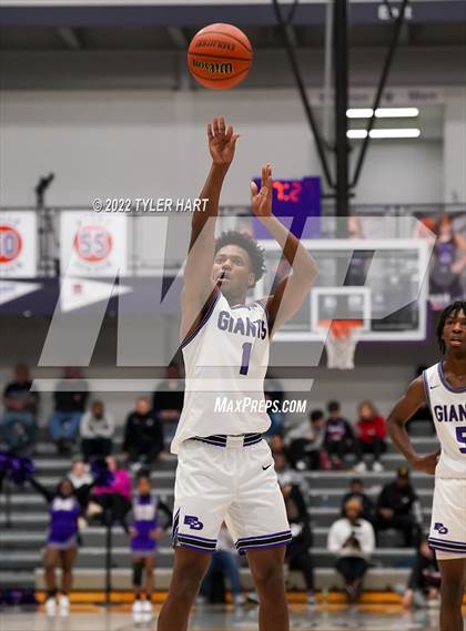 Thumbnail 2 in Kokomo vs. Ben Davis (Sneakers for Santa Shootout) photogallery.