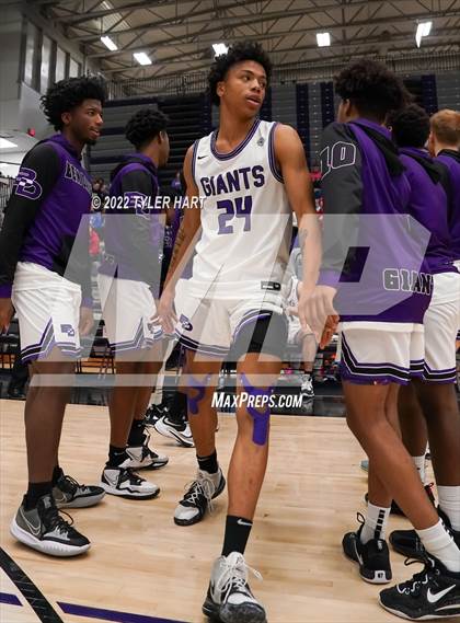 Thumbnail 1 in Kokomo vs. Ben Davis (Sneakers for Santa Shootout) photogallery.