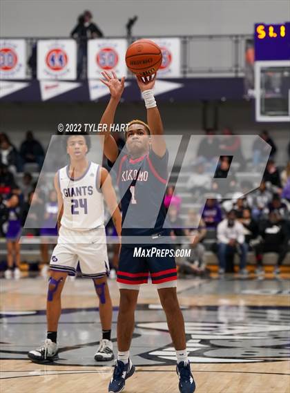 Thumbnail 1 in Kokomo vs. Ben Davis (Sneakers for Santa Shootout) photogallery.