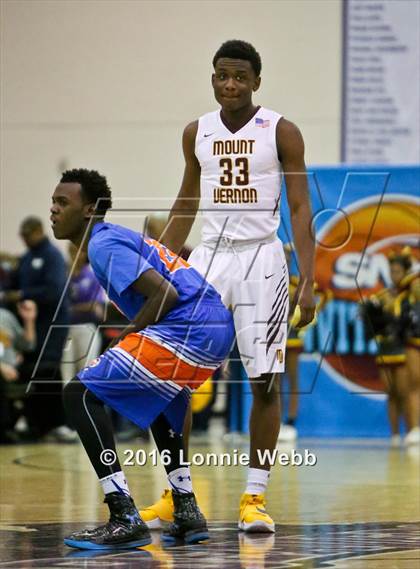 Thumbnail 2 in Cardozo vs Mt. Vernon (SNY Invitational) photogallery.