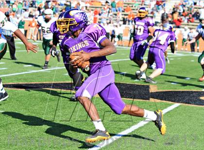 Thumbnail 2 in East Lincoln vs. Tarboro (NCHSAA 2A Final) photogallery.