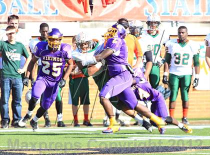 Thumbnail 3 in East Lincoln vs. Tarboro (NCHSAA 2A Final) photogallery.
