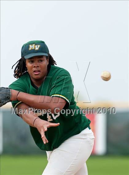 Thumbnail 3 in White Bear Lake vs Mounds View photogallery.