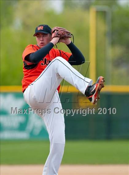 Thumbnail 1 in White Bear Lake vs Mounds View photogallery.