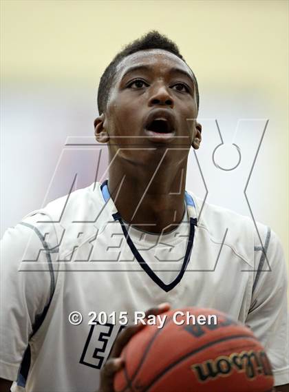 Thumbnail 2 in Sand Creek vs. Valor Christian (CHSAA 4A Sweet 16) photogallery.