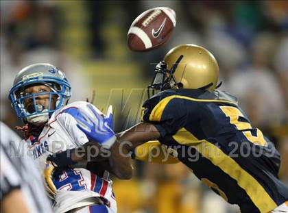 Thumbnail 2 in Byrnes @ Aquinas photogallery.