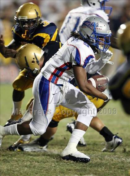 Thumbnail 1 in Byrnes @ Aquinas photogallery.