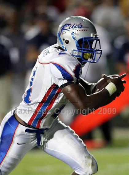 Thumbnail 3 in Byrnes @ Aquinas photogallery.
