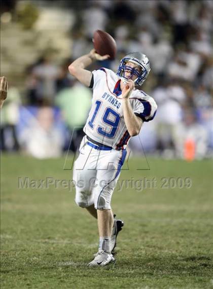 Thumbnail 2 in Byrnes @ Aquinas photogallery.
