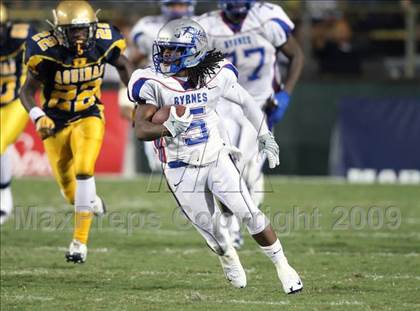 Thumbnail 3 in Byrnes @ Aquinas photogallery.