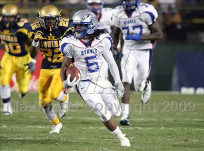 Thumbnail 2 in Byrnes @ Aquinas photogallery.