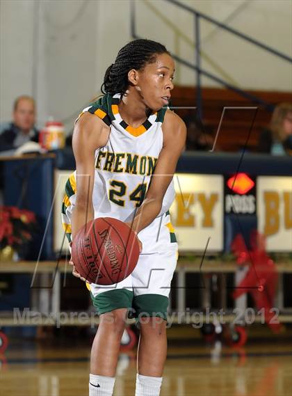 Thumbnail 2 in Shasta vs. Fremont (Lady Bulldog Holiday Classic) photogallery.