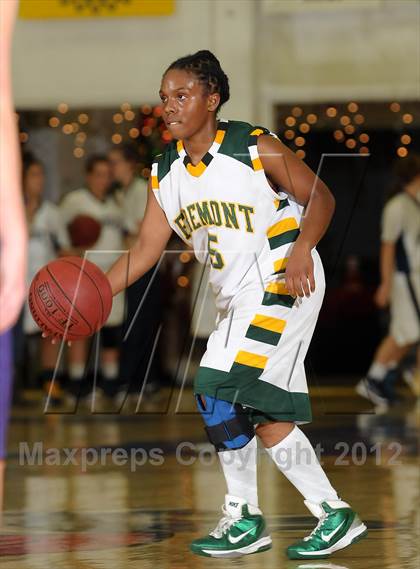 Thumbnail 2 in Shasta vs. Fremont (Lady Bulldog Holiday Classic) photogallery.
