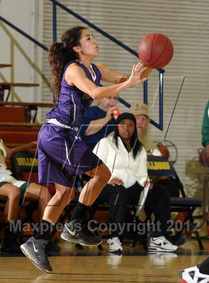 Thumbnail 2 in Shasta vs. Fremont (Lady Bulldog Holiday Classic) photogallery.