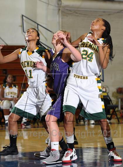 Thumbnail 2 in Shasta vs. Fremont (Lady Bulldog Holiday Classic) photogallery.