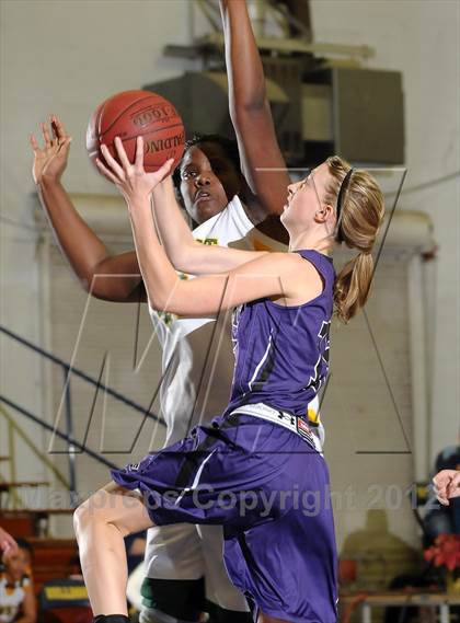 Thumbnail 3 in Shasta vs. Fremont (Lady Bulldog Holiday Classic) photogallery.
