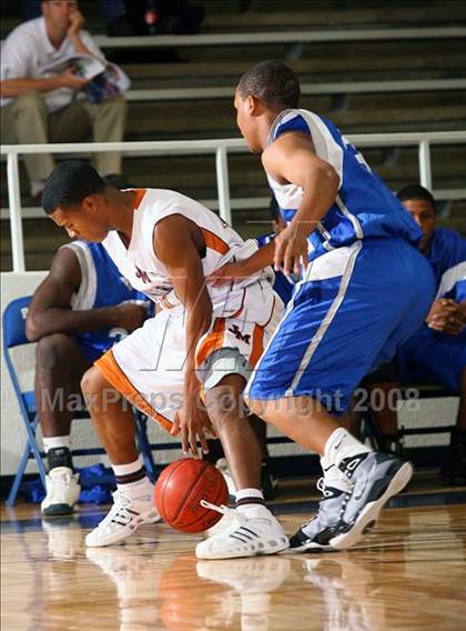 Thumbnail 3 in Madison vs. Chavez (McDonald's Texas Invitational) photogallery.