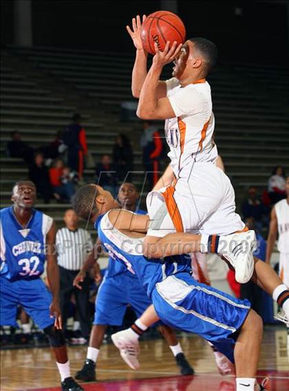 Thumbnail 3 in Madison vs. Chavez (McDonald's Texas Invitational) photogallery.