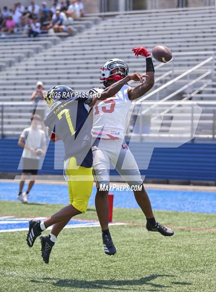 Thumbnail 2 in National Football Foundation All-Star Classic - NYC vs Long Island (1st half photos) photogallery.