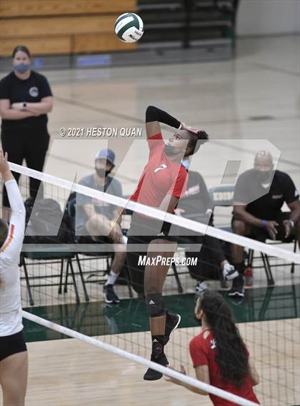 Thumbnail 2 in Lakewood vs. Cathedral Catholic (Dave Mohs Tournament) photogallery.