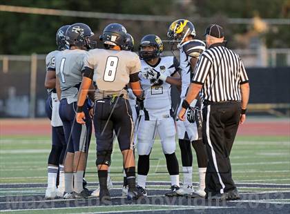 Thumbnail 2 in Sierra Canyon vs. San Fernando photogallery.