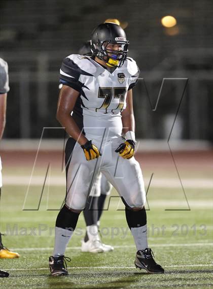 Thumbnail 2 in Sierra Canyon vs. San Fernando photogallery.