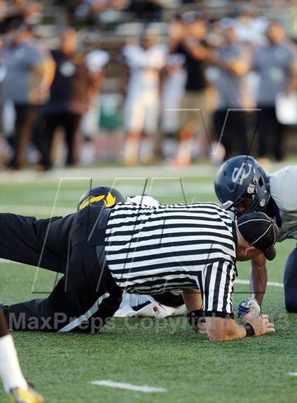 Thumbnail 1 in Sierra Canyon vs. San Fernando photogallery.