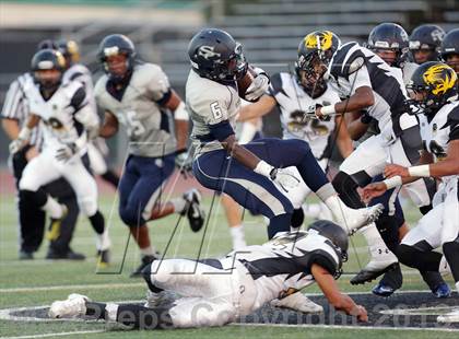 Thumbnail 2 in Sierra Canyon vs. San Fernando photogallery.