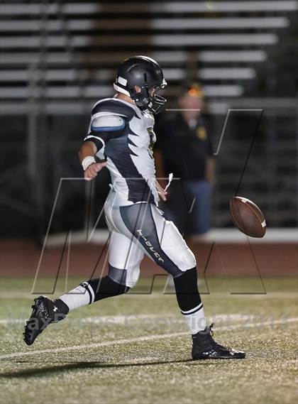 Thumbnail 2 in Sierra Canyon vs. San Fernando photogallery.