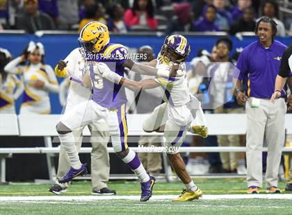Thumbnail 1 in Amite vs Lutcher (LHSAA Class 3A Final) photogallery.