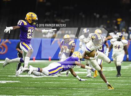Thumbnail 2 in Amite vs Lutcher (LHSAA Class 3A Final) photogallery.