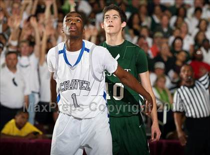Thumbnail 3 in Strake Jesuit vs. Chavez (Texas 5A Region 3 Semifinal) photogallery.
