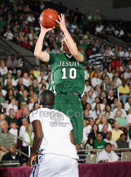 Thumbnail 2 in Strake Jesuit vs. Chavez (Texas 5A Region 3 Semifinal) photogallery.