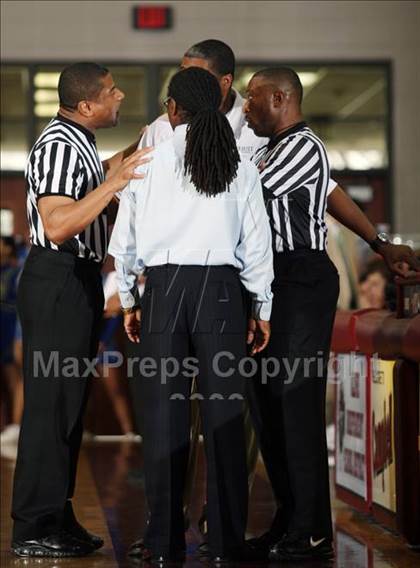 Thumbnail 1 in Strake Jesuit vs. Chavez (Texas 5A Region 3 Semifinal) photogallery.