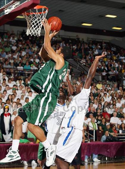 Thumbnail 2 in Strake Jesuit vs. Chavez (Texas 5A Region 3 Semifinal) photogallery.