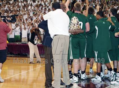 Thumbnail 1 in Strake Jesuit vs. Chavez (Texas 5A Region 3 Semifinal) photogallery.
