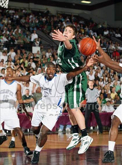 Thumbnail 2 in Strake Jesuit vs. Chavez (Texas 5A Region 3 Semifinal) photogallery.