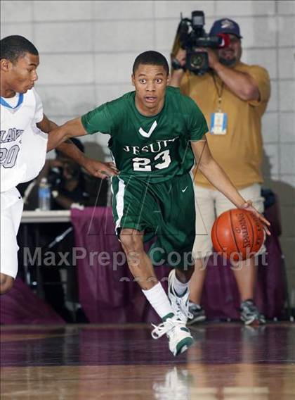 Thumbnail 2 in Strake Jesuit vs. Chavez (Texas 5A Region 3 Semifinal) photogallery.